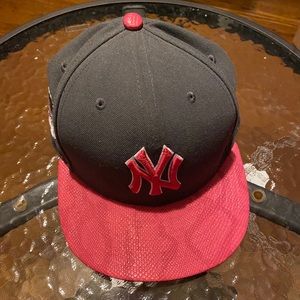 Yankee strap back hat